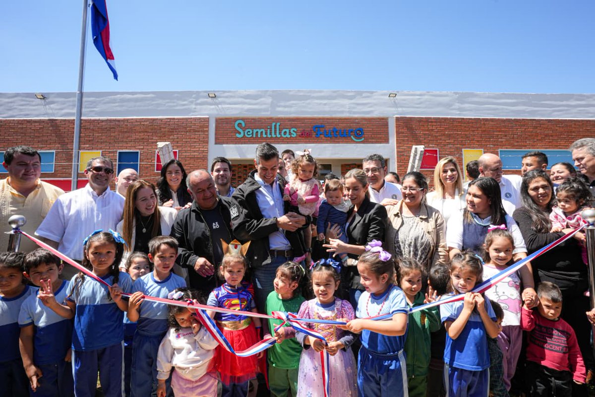 SantiPenap's tweet photo. Inauguramos el 8.º CAIPI “Semillas del Futuro” en San Estanislao, el primer centro instalado dentro de una escuela para brindar estimulación temprana, salud, nutrición y mucho amor a niñas y niños de 3 meses a 4 años. En compañía de @LetiOcamposP, seguimos habilitando espacios integrales que transforman realidades, porque nuestra prioridad es acompañar de cerca a las familias y asegurar que la primera infancia en San Pedro y en cada rincón del país reciba la atención que merece. ❤️