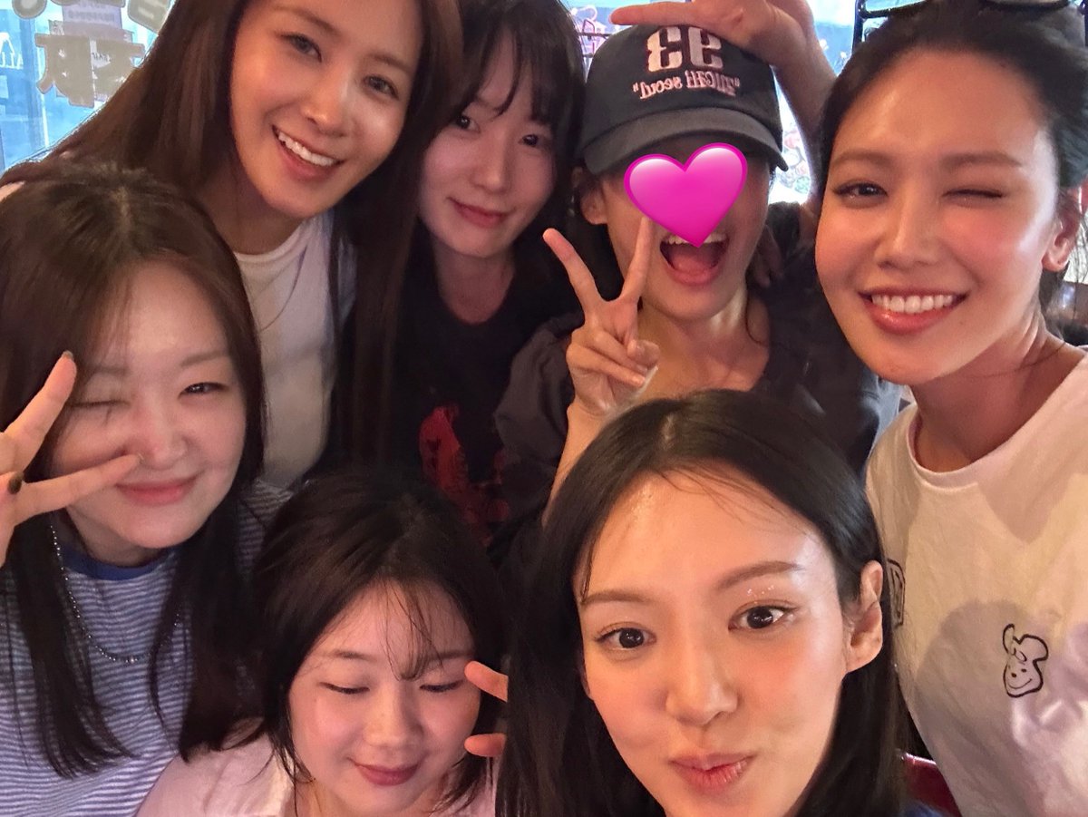 KwonYuriMY's tweet photo. HyoRiSoo from PDnim ig 💗

"The year 2026 was able to shine brightly for the production team and staff, myself included, entirely thanks to HyoRiSoo and Hyoyeon unnie.

I will forever cherish the memory of our 2026, a time when we became miracles to one another and my beloved HyoRiSoo.

<Fake Kim Hyoyeon: HyoRiSoo Debut Project> The End!"

*Can read full caption on her post*
https://t.co/Qob92M82XX
#GirlsGeneration_HRS #소녀시대_효리수
#HyoRiSoo #효리수 #소녀시대 #SNSD