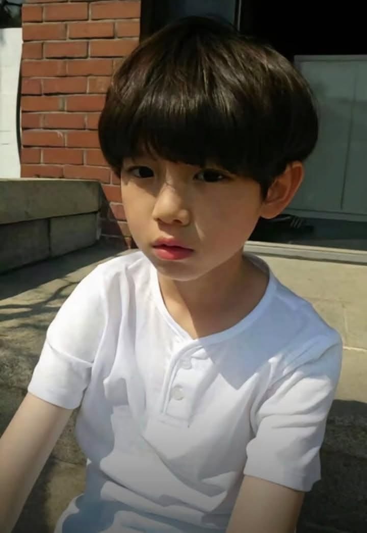 wnqkr2's tweet photo. 어렸을때부터 주훈남 https://t.co/tsxibxBqGC