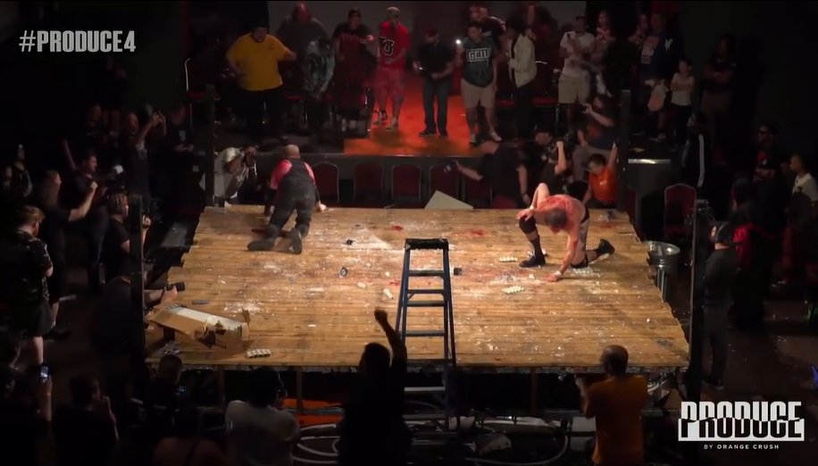 ManUpAlex's tweet photo. Soy un tipo sencillo, sale Nick Gage, amenaza al árbitro con darle una paliza si para un combate, sacan tubos de luz, y soy feliz.
Qué divertida brawl de despedida del White Eagle Hall. Venue top en Jersey City.
#PRODUCE4 https://t.co/X4ZBTOyq0u