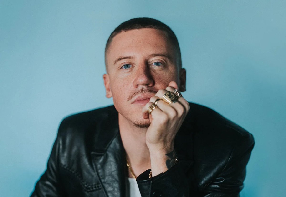 talkofthecharts's tweet photo. Macklemore’s catalog is surging on U.S. iTunes following his removal from Ed Sheeran’s ‘Loop Tour’.

He currently occupies 3 of the top 10 positions on both the albums and songs charts. https://t.co/AzYBNgxDoE