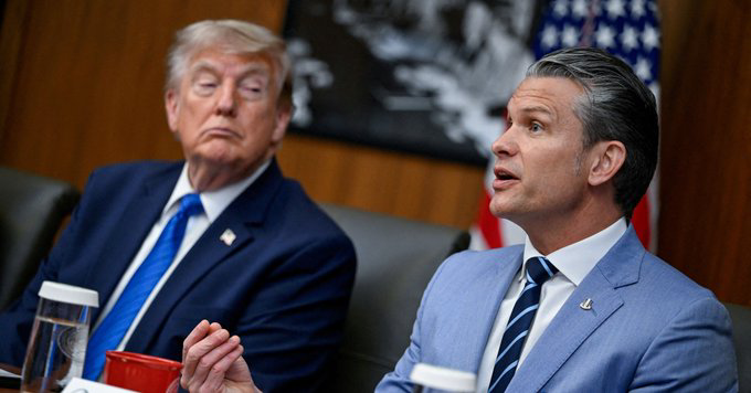 SonPolemicas's tweet photo. El Congreso de Estados Unidos, quiere destituir a Pete Hegseth después de las elecciones de Noviembre.
El cobarde y malnacido que ordenó bombardear a Venezuela el 3 de Enero.
Luego van por Trump, el otro malnacido. https://t.co/UYdectI3qK