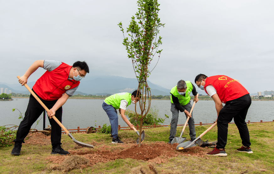 amirr961043's tweet photo. Join our campus environmental volunteer day this Saturday! Plant trees, clean the river, and make our campus greener. Sign up via the link in bio! https://t.co/fv0equSAOI