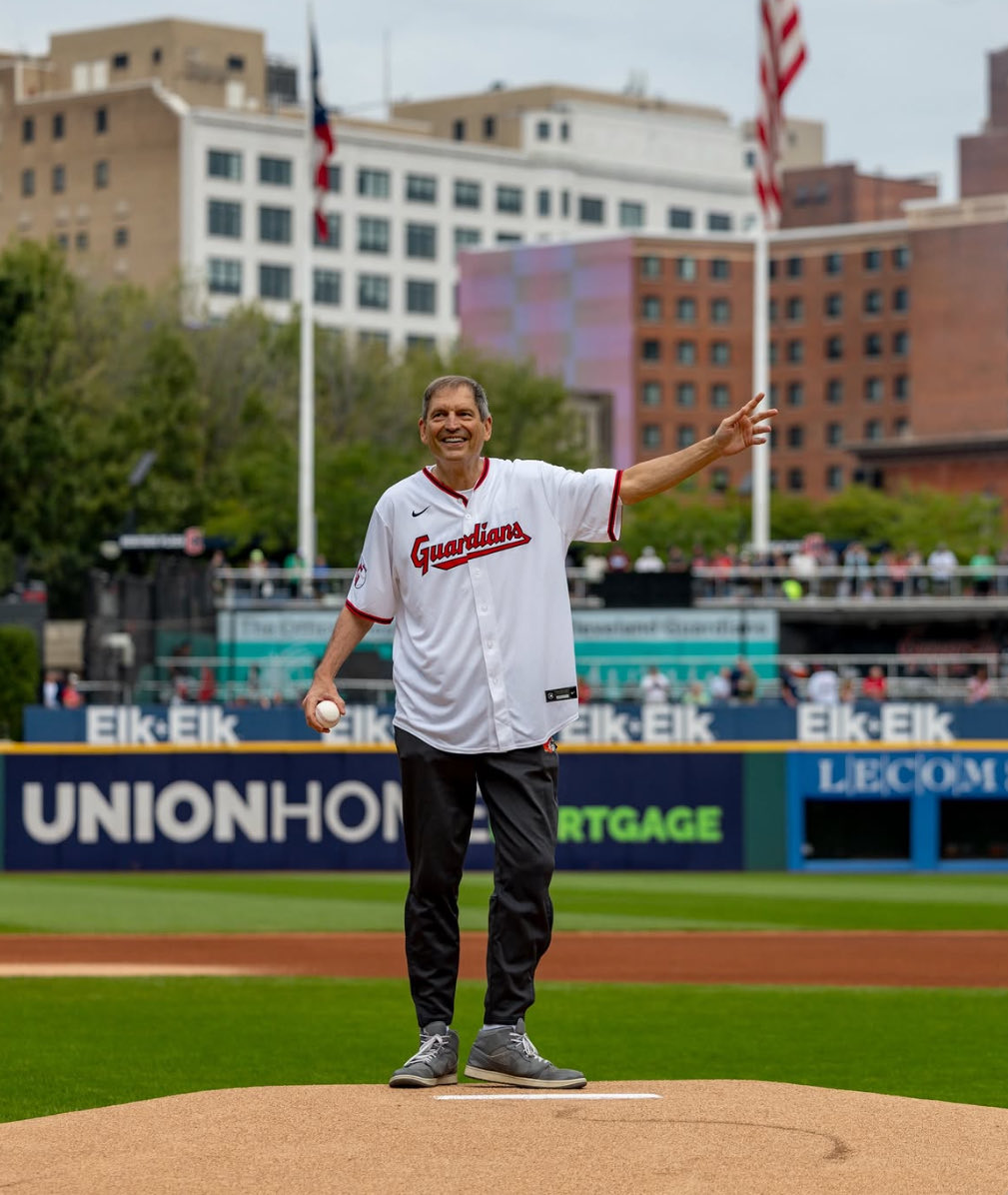BernieKosarQB's tweet photo. Had a lot of fun throwing out the first pitch today. Thanks to the Guardians for having me and to all the Cleveland fans for the warm welcome. 🙌

Umatter! ⚾️ @CleGuardians https://t.co/YOdnpX6DV8