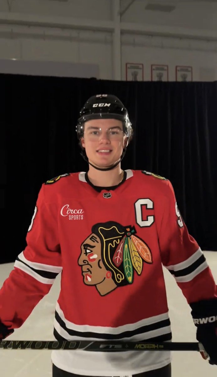 bedsypuck's tweet photo. his first day at work after getting promoted please be nice https://t.co/8Qcy4BoX14