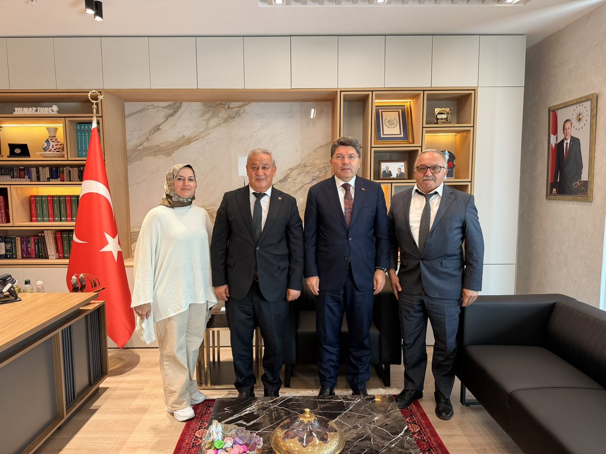 yilmaztunc's tweet photo. #Bolu #Mengen Belediye Başkanımız Vural Turan, AK Parti Mengen Kadın Kolları Başkanımız Nazile Yılmaz ve Mengen esnaflarımızdan Ramazan Uzar’ı misafir ettik.
Mengen’de yürütülen belediye hizmetleri, devam eden çalışmalar ve ilçemizin ihtiyaçları üzerine verimli bir sohbet gerçekleştirdik.
Mengen’imizin gelişmesi, güzelleşmesi ve hemşehrilerimizin yaşam kalitesinin daha da yükselmesi için atılan her adımı kıymetli buluyoruz.
Nazik ziyaretleri için kendilerine teşekkür ediyorum.