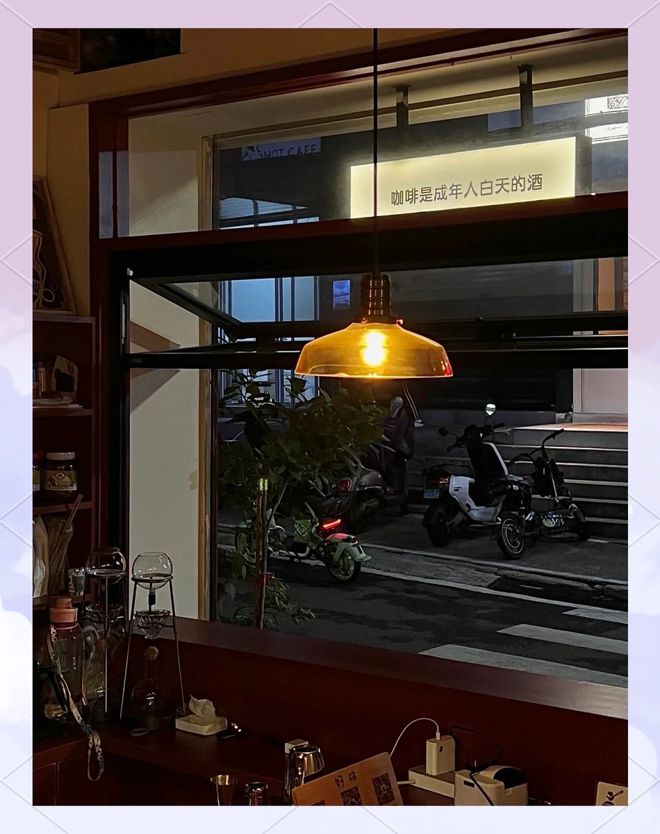 runag126287's tweet photo. Just turned a corner and caught this unexpected glow on a vintage storefront—city magic hits different when you least expect it ， https://t.co/KWNHSwADuc