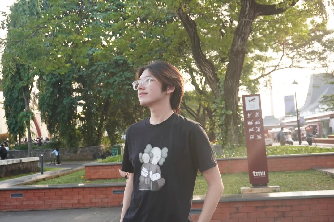prisciladwig's tweet photo. Back when I was a young guy at NUS, things were going well. Suddenly, fame struck. Now I'm navigating how to handle it all. So many lessons ahead, and so much to experience. https://t.co/Z4olJbKuON