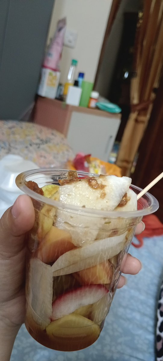 Hairirii's tweet photo. Mksa bgt beli beli sgla macem rujak, 100% gak ada suka² nya, mau itu di serut, dibebek bahkan dipotong. Tp diri ini selalu meyakinkan ORANG HAMIL MAKANNYA INI LHOOOO, KO GW ENGGA???? normalnya gmn ?????? https://t.co/28XcbSA6ky