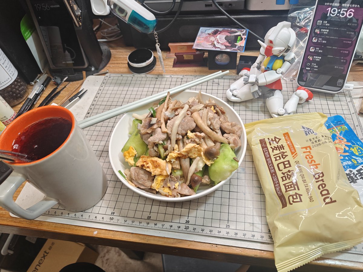 micronekospec2's tweet photo. 垃圾食品要吃，健康食品也要吃，这才称得上营养均衡 https://t.co/xUtQpCaxqC
