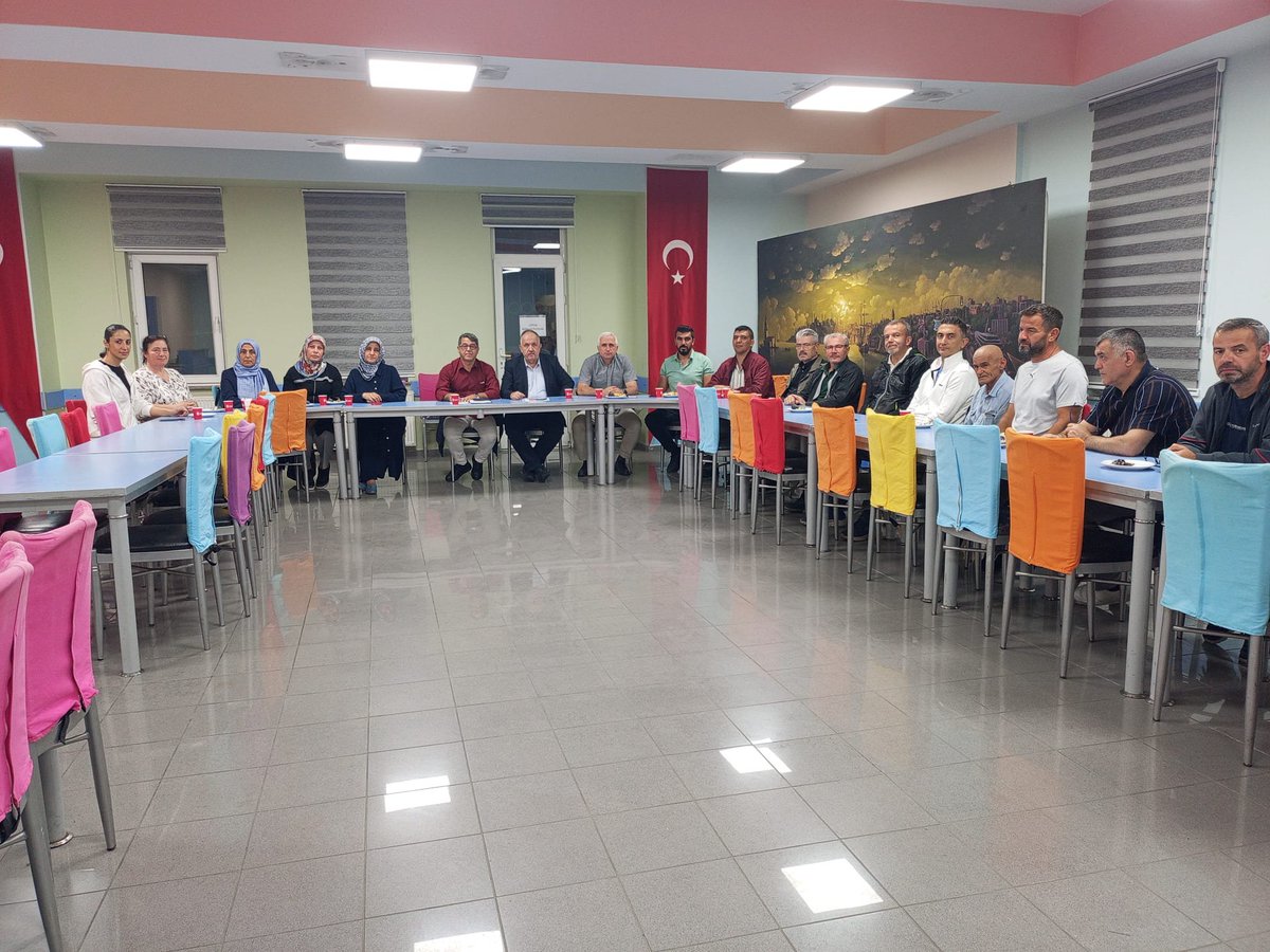 busraaksu1990's tweet photo. Aşağı Dudullu Mahalle Teşkilatı olarak haftalık olağan toplantımız gerçekterdik. Toplantımıza İlçe Mahalle Sorumlumuz @bahrip  Mahalle Başkanımız @Hamzaokur37 Kadın kolları başkanımız @Atife960545 ve yönetim kurulu üyeleri olarak gerçekleştirdik. Toplantımz hayırlara vesile olsun https://t.co/HjhRDDDjL1