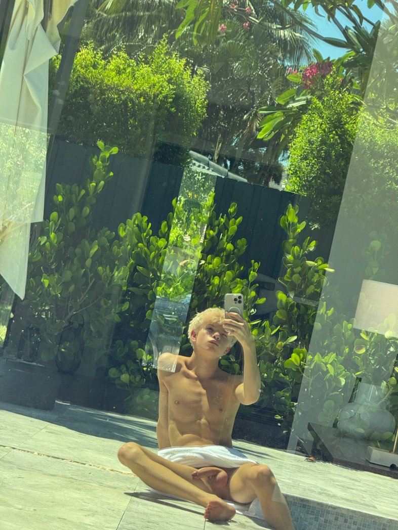 NoahRyderXX's tweet photo. wanna do it outside babe? 😜💦

https://t.co/732EpG9K0E https://t.co/0I73OJnLgc