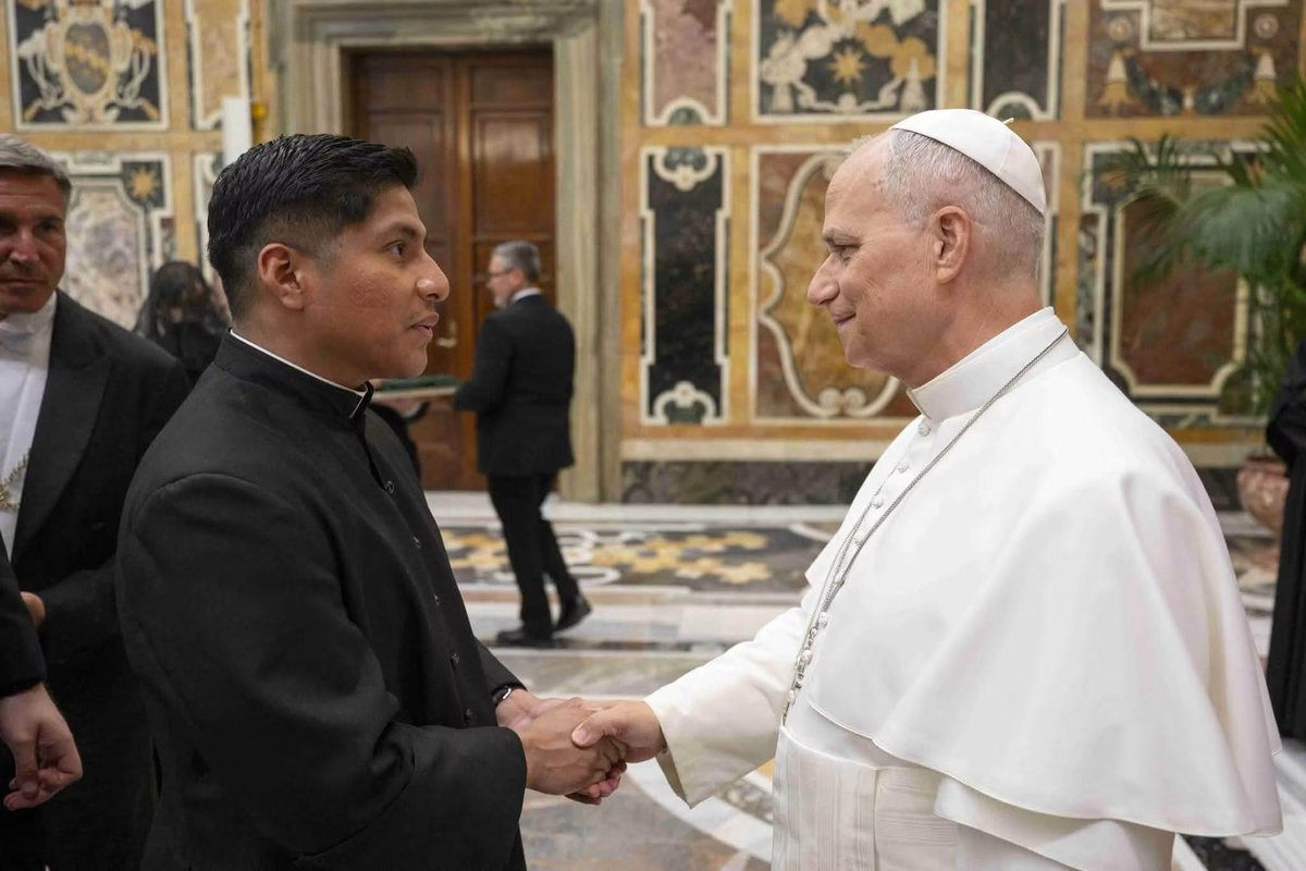 archdpdx's tweet photo. Two of our seminarians, Mauricio Duran and Josiah Dauvin, recently had the honor of meeting Pope Leo XIV at the Vatican. They are among 33 men currently in priestly formation for the Archdiocese of Portland and have recently begun their studies at the Pontifical North American College in Rome.