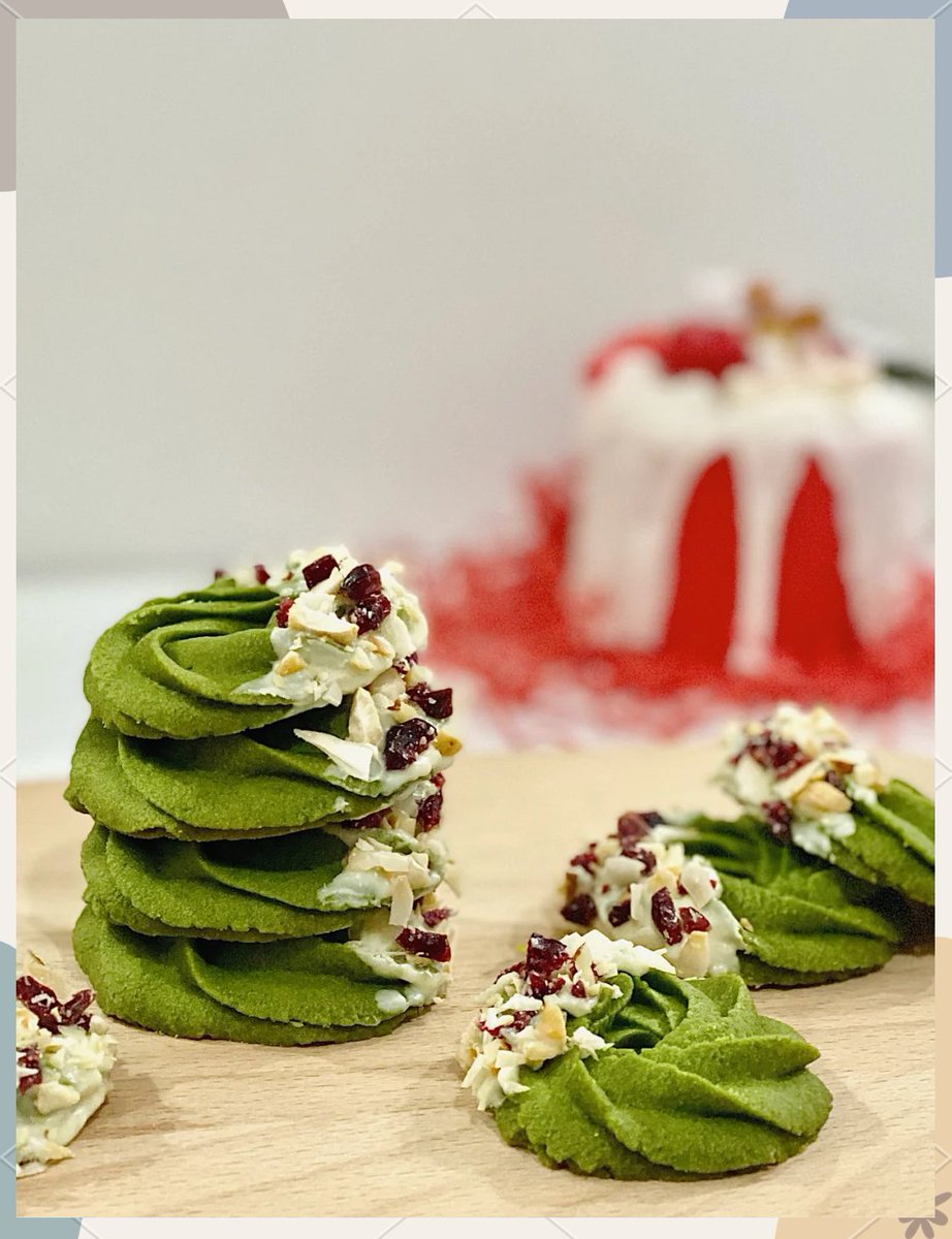 IsraelBoey's tweet photo. Just split a big bag of crispy matcha cookies with my roommate  Instant mood boost! Sharing snacks = double joy ， https://t.co/9TJpiKAhsZ