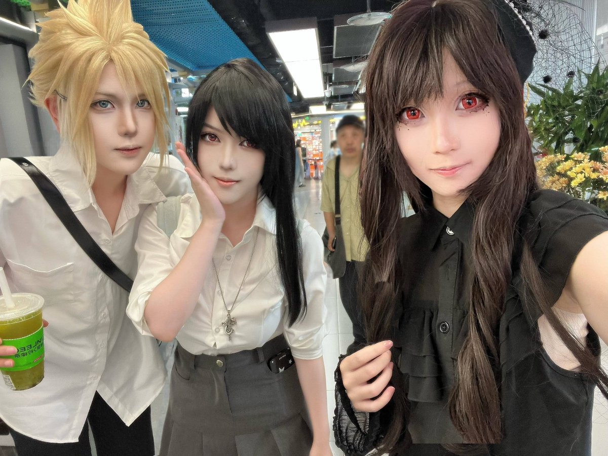 CathiContras's tweet photo. Just had the BEST time at Comic Con! Met amazing cosplayers, scored epic merch, and made core memories with fellow fans.  #ComicConAdventures， https://t.co/910Nn5mj4y