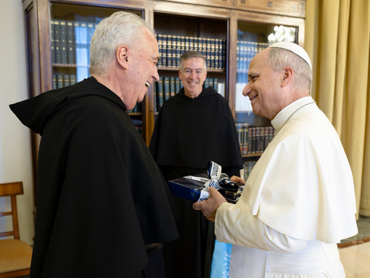 VillanovaU's tweet photo. University President the Rev. Peter M. Donohue, OSA, PhD, ’75 CLAS met with His Holiness Pope Leo XIV and the Rev. Joseph L. Farrell, OSA, STL, STD, ’85 VSB, ’19 MS, Prior General of the Order of St. Augustine.

A moment rooted in shared Augustinian values.

📸: Vatican Media https://t.co/r7E6AQ1CI4