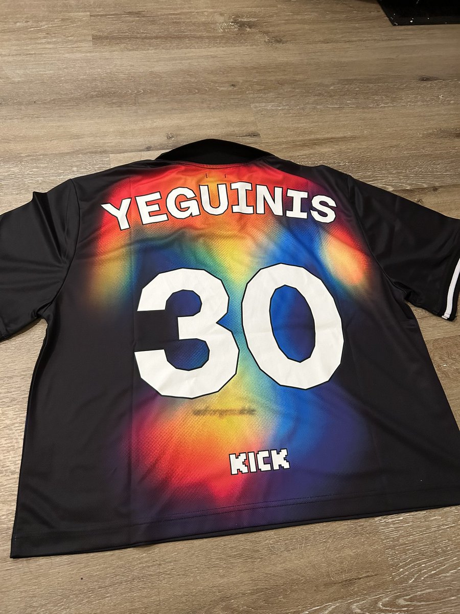 sherl_t8's tweet photo. Me llegó la camisa soy la persona más feliz del mundo 🥹 https://t.co/rCDfMQWwmG