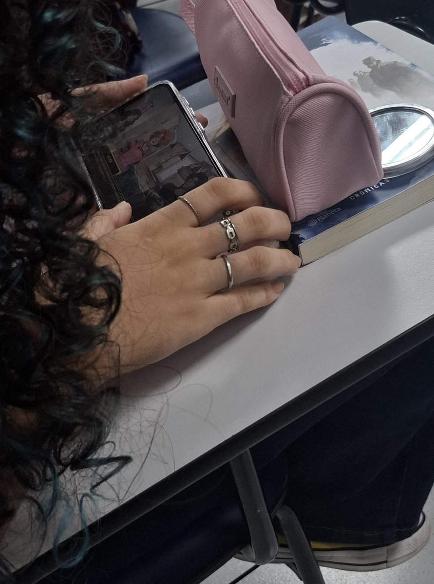 kyooremis's tweet photo. aquela amiga viciada em entre laços e amassos https://t.co/TVnQIBoABU