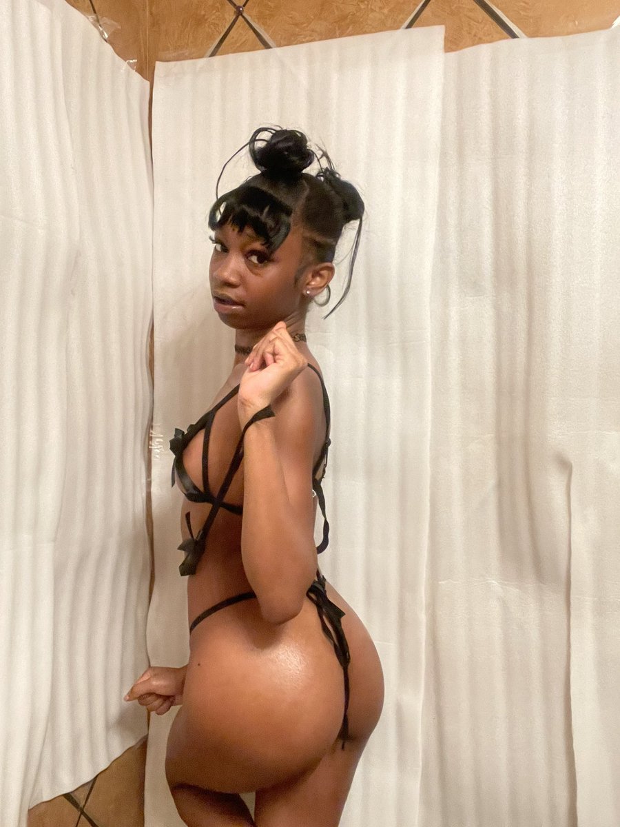 cecee874's tweet photo. Custom content and panties available for sell 🔥 

retweet for free Ft https://t.co/yWYZuGte3s