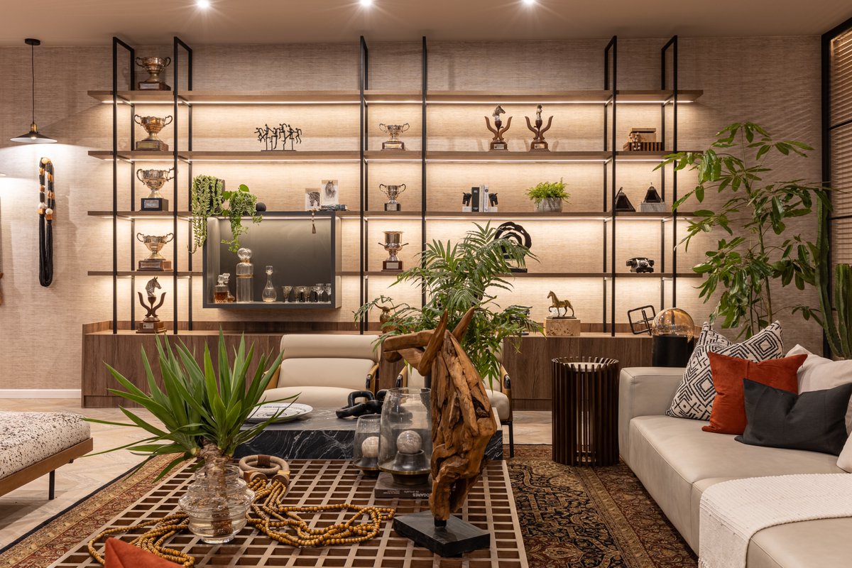 CASACORPERU's tweet photo. Inspirado en la historia real de una pareja de criadores de caballos de paso peruano, este loft de 200 m² de Karla Chávez y Paula Vecco combina lo industrial con la calidez de la tradición ecuestre. #CASACORPerú2026 #CASACORPerú #Arquitectura #Diseño https://t.co/MyaWA1kDBw