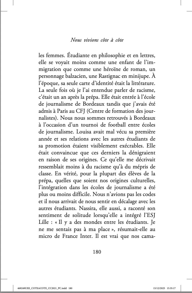 AlexDevecchio's tweet photo. 🔴Pour comprendre la dérive racialiste de Louisa Yousfi, selon qui "les Blancs ne sont pas rattachés à l'humanité", je vous invite à lire les pages que j'ai consacrées à son cheminement dans mon ouvrage "Nous vivions côte à côte".

Avant qu'elle ne déclare sa flamme aux Indigènes de la République, ne devienne pensionnaire de la Villa Médicis et ne se mette à considérer la France comme raciste et islamophobe, je l'ai connue à la « prépa égalité des chances » du Bondy Blog et de l’École supérieure de journalisme de Lille. C'était une autre vie, avant un revirement qui tient, selon moi, aussi bien à la mauvaise conscience qu'à une forme d'opportunisme.

Comme elle l’avoue elle-même, non sans cynisme, dans Rester barbare : « Aujourd’hui dans les milieux progressistes, écrire “en tant que femme non blanche” est un sésame. La porte s’ouvre avant même qu’on ait besoin de toquer. » En bonne disciple de Rastignac, elle n’a pas varié sur ce point, Louisa a compris que, dans notre époque, il est plus payant de jouer le rôle d’indigène offensée que le jeu de l’intégration...

📎https://t.co/uF4zjWDAG8