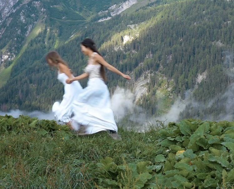 kissesmanuwest's tweet photo. a beleza do casamento lésbico https://t.co/NHzN2Rvkto