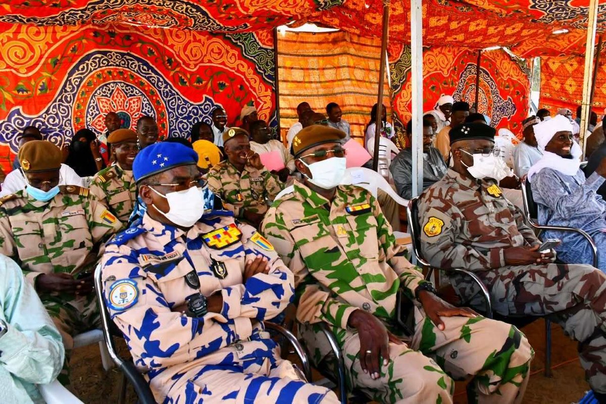 KhadidjaH05's tweet photo. Tellement émouvant de voir ces familles enfin réunies grâce à cette mesure de grâce👏🏾
Tout le monde mérite une seconde chance pour réparer ses erreurs et repartir du bon pied🕊️🤍#Tchad #Klessoum #Justice #SecondeChance #Espoir #bıst100 #Chadian #tchadienne #Chad #NDjamena #Farcha https://t.co/q5OEvExCJK