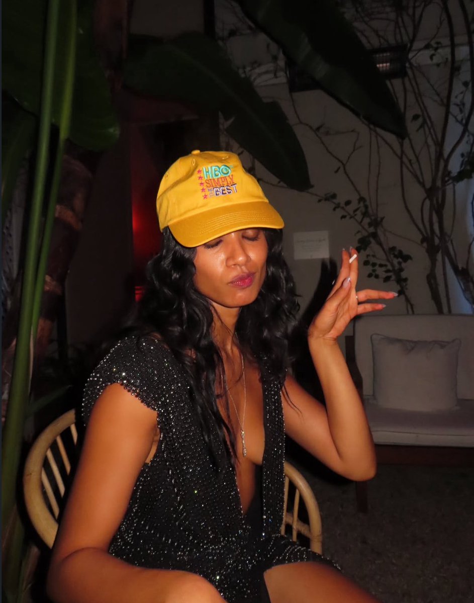 hatingasajob's tweet photo. “Smoking isn’t sexy” then explain this https://t.co/l0dFbEu8w7