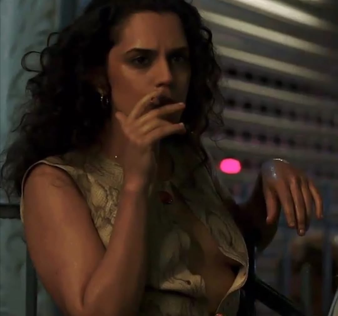hatingasajob's tweet photo. “Smoking isn’t sexy” then explain this https://t.co/l0dFbEu8w7