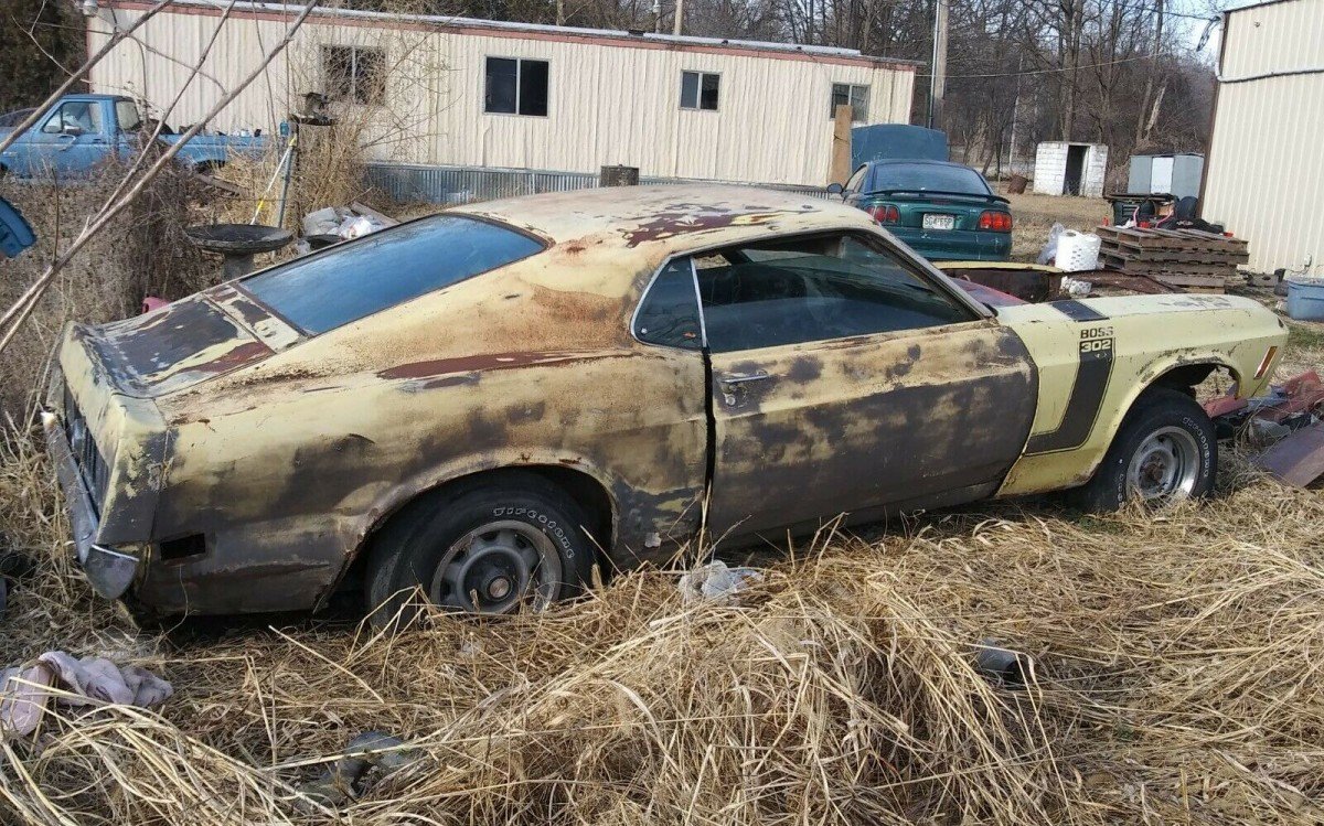 Sn95Pilot's tweet photo. Car has been for sale off and on for several years. Real 4.30 Detroit Locker Boss 302 in Grabber Yellow (one of the best colors on them). BUT, its rough as hell. Offered the guy 5 grand over the phone and he took it. The fuck do I do now? https://t.co/gw8Sl6Htiv