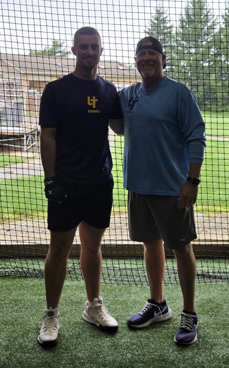 CoachRobUT's tweet photo. Happy to have Garrett Wright @GRW727 in the house today getting some work in with the 🚀’s! The Angels 8th rounder is just getting his pro career started. https://t.co/jRdxkglbSm