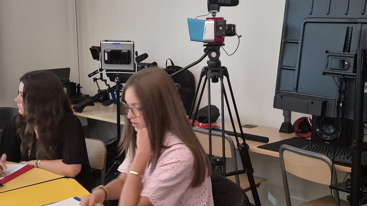 BenmiloudKarim's tweet photo. Au collège du Larzac #LaCavalerie (ouvert en 2023), visite au cœur des projets &amp; des apprentissages!
🎥 Classe Média, ✈️ BIA, 📵 usage du téléphone: des projets concrets qui témoignent d’une Ecole engagée, innovante et ambitieuse.
👏aux élèves &amp; à l'équipe pour leur mobilisation. https://t.co/WyKbTvxCxZ