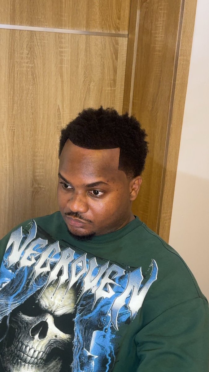 Bukunmith1's tweet photo. You can��t go wrong with the right barber https://t.co/NFDx0kpNWF