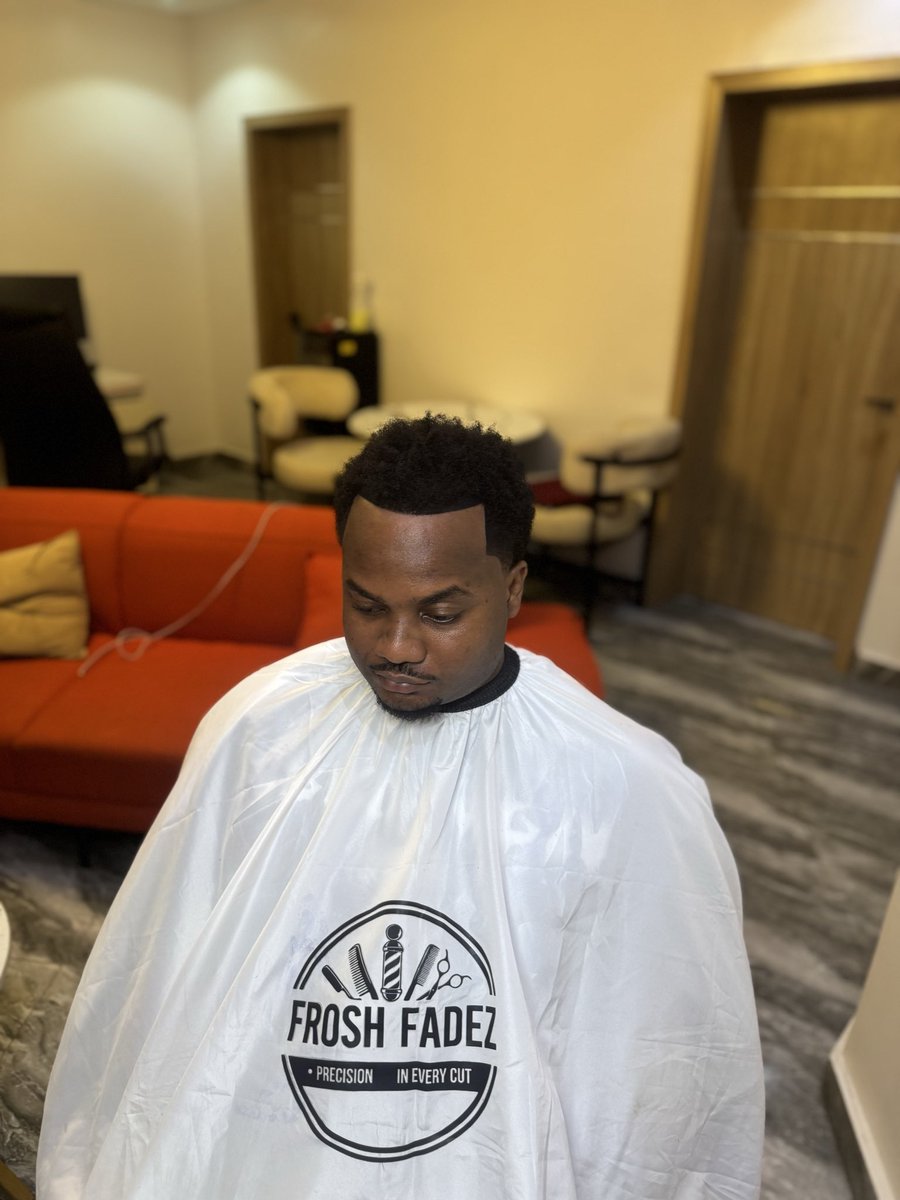 Bukunmith1's tweet photo. You can��t go wrong with the right barber https://t.co/NFDx0kpNWF