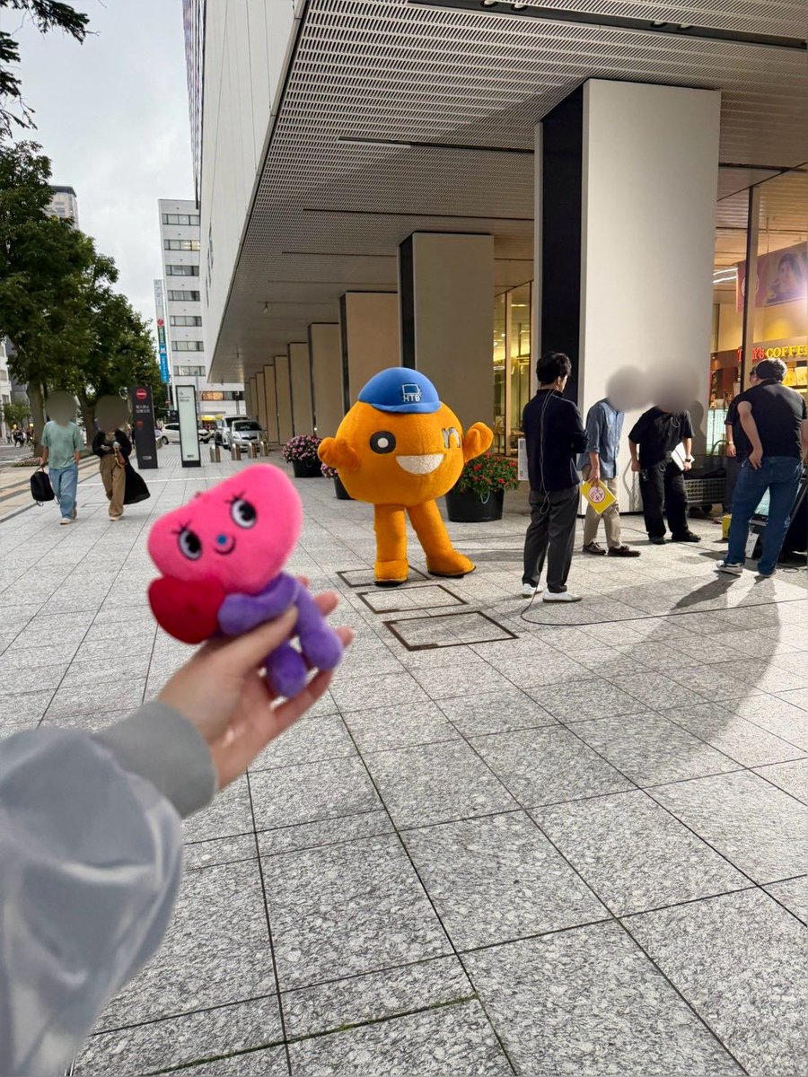 _0318_knyn's tweet photo. 3:18の瞬間にダブハチと一緒に撮れてよかったし、会場の下でonちゃんとダブハチ一緒に撮れてよかった🤭💗💕 onちゃん何気可愛かった😘思い出🫶
  #西野カナ #HEARTBEAT https://t.co/DG6QAX1Pb6
