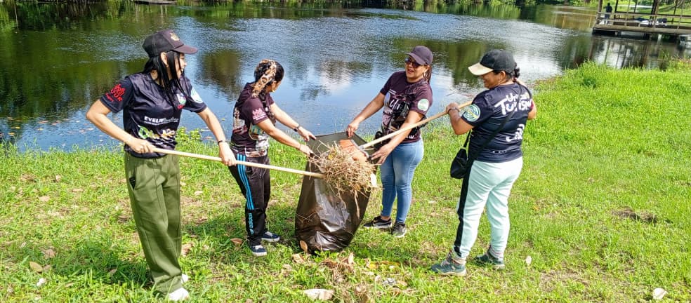 UracoaAlcaldia's tweet photo. #esnoticia - La Dirección de Turismo del Municipio Uracoa llevó a cabo una jornada de saneamiento como parte de la Semana del Turismo. Gracias al trabajo en equipo, logramos mantener nuestro espacio natural limpio y listo para recibir a todos
@ErnestoLunaPsuv @martinezevelin_ https://t.co/6Ww7hnlgPb