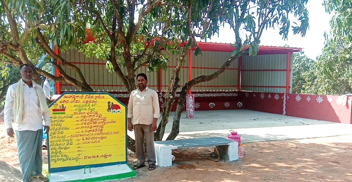 APDeputyCMO's tweet photo. పల్లెల నిండుగ అభివృద్ధి పండగ

•ఉప ముఖ్యమంత్రి శ్రీ పవన్ కళ్యాణ్ గారి దార్శనికత్వంలో మారిన గ్రామీణాంధ్ర రూపురేఖలు
•రెండు దశల్లో గ్రామాల్లో విస్తృతంగా అభివృద్ధి పనులు
•రెండున్నరేళ్లలో 10 వేల కి.మి బీటీ, 9,600 కి.మి. సీసీ రోడ్ల నిర్మాణం 
•1,000 కిలోమీటర్లకు పైగా గిరిజన గ్రామాలకు అడవితల్లి బాటలు
•అన్నదాతకు అండగా 1.15 లక్షల పంట కుంటలు
•గ్రామీణ ఉపాధి హామీ పథకం కింద 2 లక్షల ఎకరాల్లో పండ్ల తోటలు
•పాడి రైతు కోసం 38 వేల మినీ గోకులాలు, 15 వేల నీటి తొట్టెలు
•రెట్టించిన ఉత్సాహంతో పల్లెపండుగ 3.0కి సిద్ధమైన రూట్ మ్యాప్
•వీబీ జీ-రాంజీ, సాస్కీ తదితర పథకాల ద్వారా గ్రామాల సర్వతోముఖాభివృద్ధి ప్రణాళికలు

గ్రామాభివృద్ధే రాష్ట్రాభివృద్ధికి, తద్వారా దేశాభివృద్ధికి బలమైన పునాది. పల్లె ప్రగతితో ప్రజల జీవన ప్రమాణాలు మెరుగుపడతాయి. గ్రామీణ మౌలిక సదుపాయాల విస్తరణతో స్వయం సమృద్ధి సాధ్యపడుతుందన్న ప్రాథమిక సూత్రాలను ప్రణాళికాబద్ధంగా అమలు చేసి దశాబ్దాలుగా సాధ్యం కాని గ్రామీణ ప్రగతిని కేవలం రెండేళ్లలో సాకారం చేశారు రాష్ట్ర ఉప ముఖ్యమంత్రివర్యులు, పంచాయతీరాజ్ గ్రామీణాభివృద్ధి, గ్రామీణ నీటి సరఫరా శాఖల మంత్రి శ్రీ @PawanKalyan గారు. ఆయన చొరవతో ఏడున్నర దశాబ్దాలుగా రోడ్డు చూడని ఎన్నో మారుమూల గ్రామాలకు తొలిసారి రహదారి సౌకర్యం ఏర్పడింది. నీరు లేక బీళ్లు బారిన భూముల్లో పచ్చదనం చిగురించింది. మూగ జీవాలకు నీడ, నీటి సౌకర్యం ఏర్పడింది. శ్రీ పవన్ కళ్యాణ్ గారి విజన్ పచ్చని పల్లెల్లో అభివృద్ధి పండుగ తీసుకువచ్చింది.

గ్రామసభల తీర్మానాలతో అభివృద్ధికి అడుగులు
ఈ అభివృద్ధి మొత్తానికి గ్రామ సభల్లో మొదటి అడుగు పడింది. గ్రామస్తులు కోరుకున్న అభివృద్ధిని శ్రీ పవన్ కళ్యాణ్ గారు వారి ముంగిట నిలిపారు. అందుకోసం పంచాయతీరాజ్, గ్రామీణాభివృద్ధి శాఖ బాధ్యతలు తీసుకున్న వెంటనే ఏకకాలంలో రాష్ట్రవ్యాప్తంగా 13,326 పంచాయతీల్లో గ్రామ సభలు నిర్వహించారు. గ్రామ సభల్లో చేసిన తీర్మానాలను పల్లెపండుగ రూపంలో పనులుగా మలచి పట్టాలెక్కించారు. పల్లెపండుగ, పల్లెపండుగ 2.0 కలిపి రెండు దశల్లో రికార్డు స్థాయిలో 9,600 కిలోమీటర్ల సీసీ రోడ్లు నిర్మించారు. పల్లెల్లో అంతర్గత అనుసంధాన వ్యవస్థను ఈ సీసీ రోడ్లు మెరుగుపర్చాయి. మరో 10,000 కిలోమీటర్ల మేర బీటీ (తారు) రోడ్లు నిర్మిస్తున్నారు. ఇప్పటికే వీటిలో చాలా వరకు పూర్తయ్యాయి. గ్రామాల మధ్య, గ్రామాలు, మండల కేంద్రాల మధ్య అనుసంధాన వ్యవస్థ తారు రోడ్ల నిర్మాణంతో మెరుగుపడింది. ఆంధ్రప్రదేశ్ పల్లెలు రోడ్ల నిర్మాణం పరంగా ఎన్నడూ చూడని అభివృద్ధిని శ్రీ పవన్ కళ్యాణ్ గారి రెండేళ్ల పదవీకాలంలోనే చూశాయి.

బడి, గుడి, ఆరోగ్య కేంద్రాలు, మార్కెట్లకు మెరుగైన రవాణా
శ్రీ పవన్ కళ్యాణ్ గారి నాయకత్వంలో గ్రామాల్లో నిర్మించిన ప్రతి రోడ్డుకీ బలమైన నేపథ్యం ఉంది. గ్రామీణాంధ్రవ్యాప్తంగా ఉన్న ఎన్నో ప్రసిద్ధ క్షేత్రాలకు ఉప ముఖ్యమంత్రివర్యుల చొరవతో రహదారి సౌకర్యం మెరుగుపడింది. గత ప్రభుత్వ హయాంలో విగ్రహాల ధ్వంసంతో అపవిత్రం అయిన శ్రీరాముడు కొలువైన క్షేత్రం విజయనగరం జిల్లా రామతీర్థం. ఈ క్షేత్ర గిరి ప్రదక్షిణం మార్గంలో జాతీయ గ్రామీణ ఉపాధి హామీ పథకం నిధులతో భక్తుల సౌకర్యార్థం రోడ్డును నిర్మించారు. శ్రీకాళహస్తి గిరిప్రదక్షిణ మార్గాన్ని ఏర్పాటు చేసి స్వయంగా ప్రారంభించారు. అంతర్వేది శ్రీ లక్ష్మీ నరసింహస్వామి వారి క్షేత్రానికి, కోటప్పకొండ, ఐ.ఎస్. జగన్నాథపురం లాంటి వందలాది క్షేత్రాలకు వెళ్లే భక్తుల ప్రయాణ సౌకర్యాన్ని మెరుగుపరుస్తూ రోడ్లు నిర్మించారు. వాడపల్లి ఏడువారాల శ్రీ వెంకటేశ్వరస్వామి లాంటి ఎన్నో విఖ్యాత ఆలయాలకు సాస్కీ లాంటి పథకాల నిధులతో రోడ్లు నిర్మిస్తున్నారు. పల్లెపండుగ రెండు దశల్లోనూ కలిపి 100కు పైగా క్షేత్రాల్లో రూ.120 కోట్లతో 205 కిలోమీటర్ల మేర రోడ్ల నిర్మాణం చేపట్టారు. వీటితో పాటు గ్రామీణ ప్రాంతాల నుంచి ఆరోగ్య కేంద్రాలకు చేరుకునేందుకు, విద్యార్థులు పాఠశాలలకు వెళ్లేందుకు అనుగుణంగా రోడ్ల నిర్మాణం చేపడుతున్నారు. (1/3)
