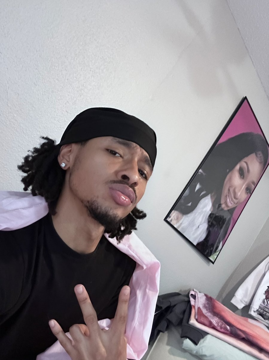 TYRISPRINT's tweet photo. me n my twin🩷 https://t.co/SfXMIoYR6M