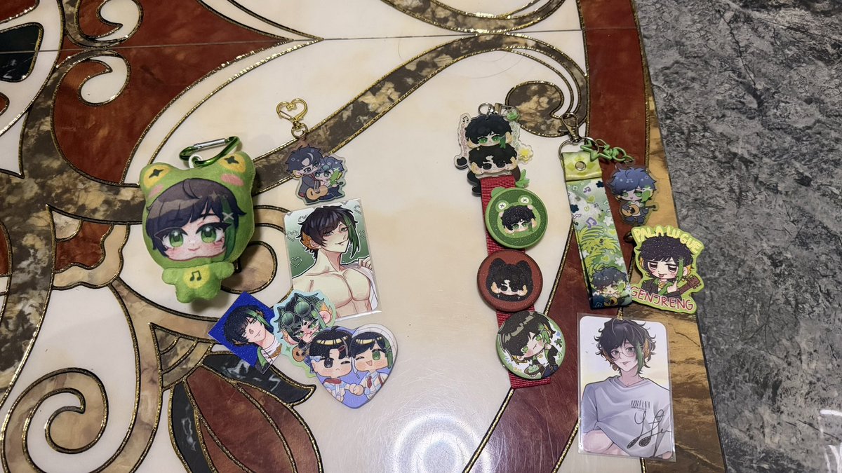 yukittiera's tweet photo. Untuk merayakan ulang tahun yuyud dan aku, aku mau bagi bagi beberapa merch yudis ehe!! 

ini untuk 2 orang pemenang yaa jadi ada paket 1 yang sebelah kiri dan paket 2 sebelah kanan!! 

syaratnyaa RT & Like, dan harus pandavvarnaa ya! 

aku tutup minggu tgl 20 Sept jam 8 malam!! good luck!!