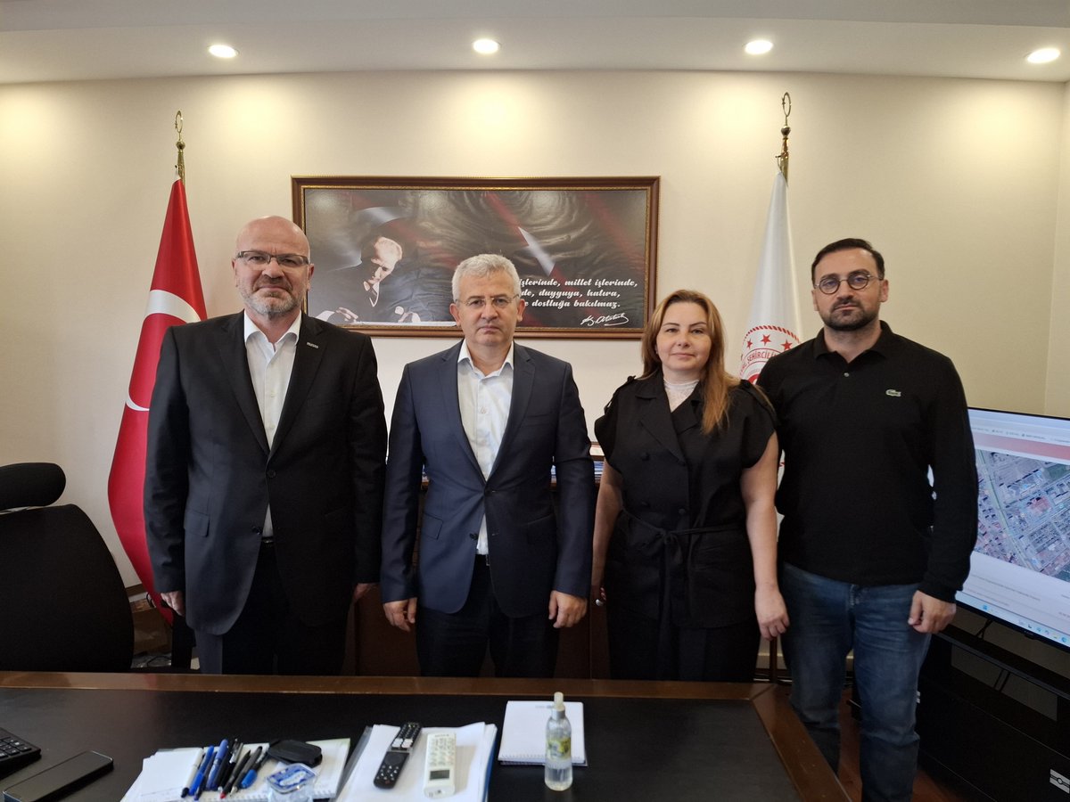 TrabzonMUSIAD's tweet photo. Şube Başkanımız Mesut İskenderoğlu, Başkan Yardımcımız Elif Çakıroğlu ve Yönetim Kurulu Üyemiz Kadir Çapoğlu ile birlikte Çevre Şehircilik ve İklim Değişikliği İl Müdürü Sayın Uğur Kormazı makamında ziyaret ettik 

Kendilerine göstermiş oldukları misafirpeverlikten ötürü teşekkür ederiz. 

#MUSIAD 
#gencmusiadtrb
#avmesut