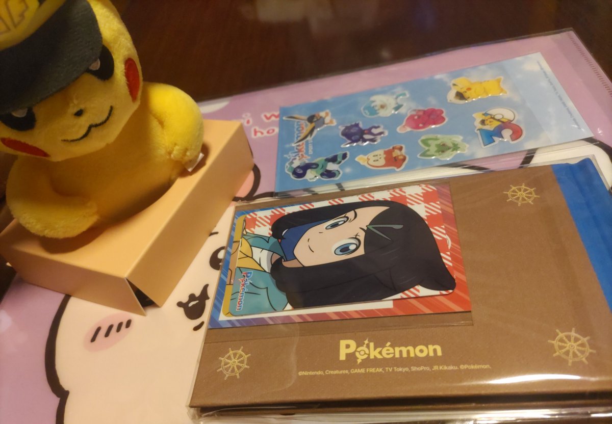 nikusiluko's tweet photo. キャプテンピカチュウの中に、52Pの
アルバムもシールも入ってました😭✨
ありがとうございます🙇

また、キャップの帽子のぬいから、モンボ出てきて、英語で少し難しかったけど、アニポケの音楽（韓国版）がダウンロード出来ました✨

韓国版の曲とOP映像が一緒に観れたりしました❀

#アニポケ https://t.co/7F2fi9PyvD