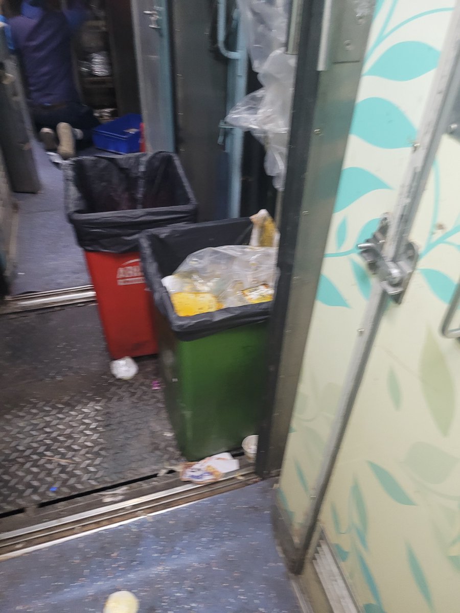 j_billy79734's tweet photo. @RailwaySeva @Railmadad 22691 B'lore H.Nizam-din Rajadhani express just left from Itarsi Jn @ 1930h; the pic shows the staus: Why can't the Trash bins be Emptied at EVERY station at which Rajadhani stops? Railway authorities-pl improve the standards of the So Called Premium Train https://t.co/2bLsJIgHqr