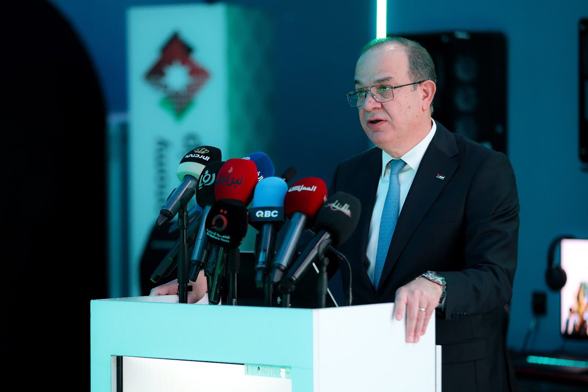 SamiSmeirat's tweet photo. استضفنا اليوم في الأردن الإطلاق الإقليمي لتقرير التنمية في العالم 2026 «وعد الذكاء الاصطناعي» الصادر عن البنك الدولي، ليكون الأردن أول دولة في المنطقة يُعلن فيها عن التقرير ويُطلق إقليميًا.

ويأتي التقرير في وقت يتسارع فيه التحول الذي يقوده الذكاء الاصطناعي، مسلطًا الضوء على فرصه في تسريع التنمية، وتعزيز الإنتاجية، وخلق فرص جديدة.

نواصل في الأردن بناء منظومة وطنية للذكاء الاصطناعي، وتحويل هذه الفرص إلى قيمة حقيقية للاقتصاد والمجتمع.

#رؤية_التحديث_الاقتصادي #الذكاء_الاصطناعي #وعد_الذكاء_الاصطناعي #المجلس_الوطني_لتكنولوجيا_المستقبل