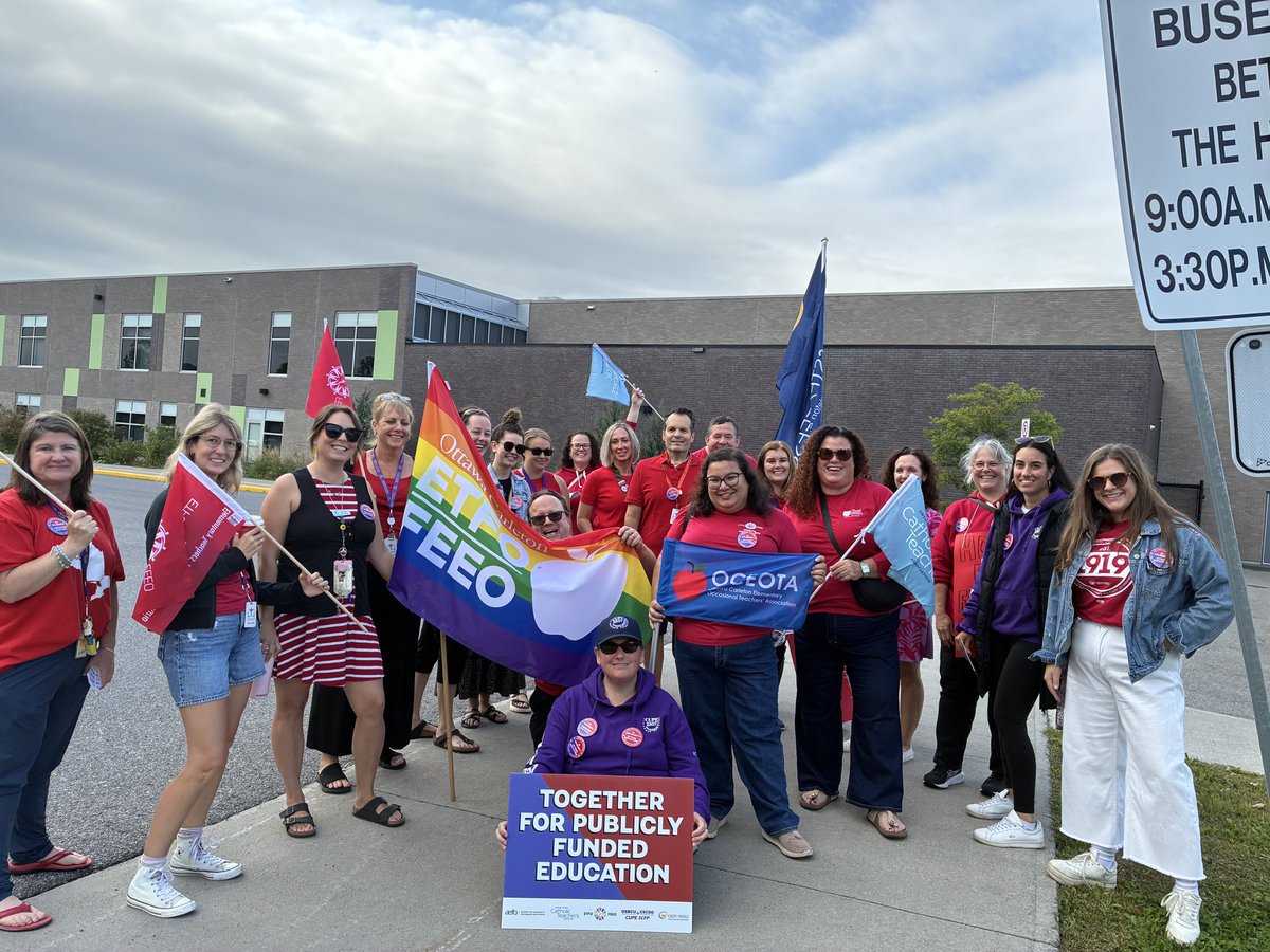 OcetfoC's tweet photo. @ETFOeducators alongside @OSSTFD25TBU and @oectaottawa and @CUPEOntario outside of Vimy Ridge PS @VRPSocdsb and St.Veronica  today standing for #OntEdUnited in #Red4Ed. Wonderful interactions with parents, students, colleagues coming into school to start their day. This is what solidarity looks like!