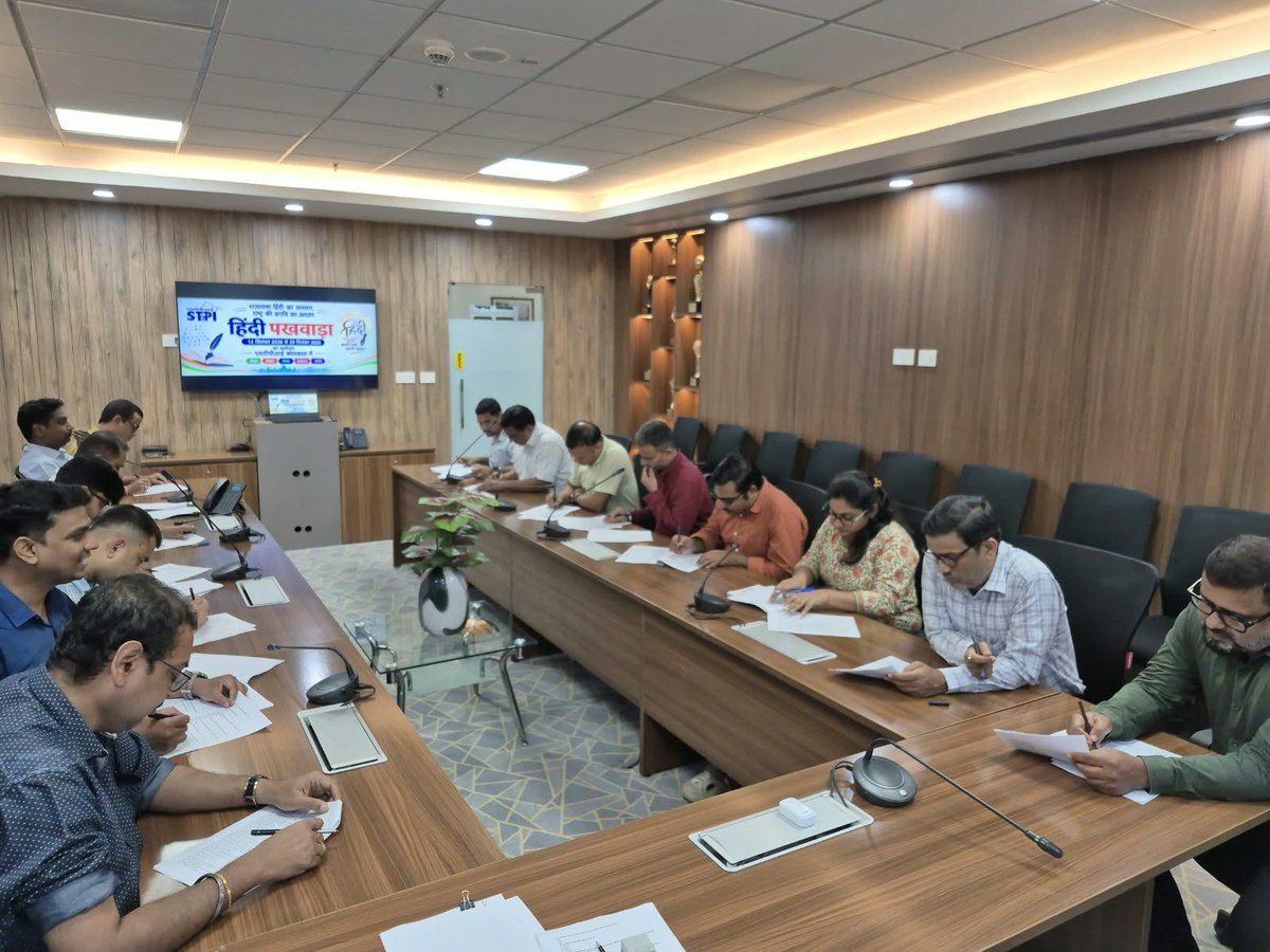 stpi_kolkata's tweet photo. आज एस.टी.पी.आई-कोलकाता में हिंदी पखवाड़ा-2026 के अंतर्गत 'हिन्दी प्रश्नोत्तरी प्रतियोगिता' का आयोजन किया गया। अधिकारियों/कर्मचारियों ने उत्साहपूर्वक भाग लेकर हिंदी ज्ञान का प्रदर्शन किया। #HindiPakhwada2026 #STPIKolkata #Rajbhasha https://t.co/JfvC0hoCuU