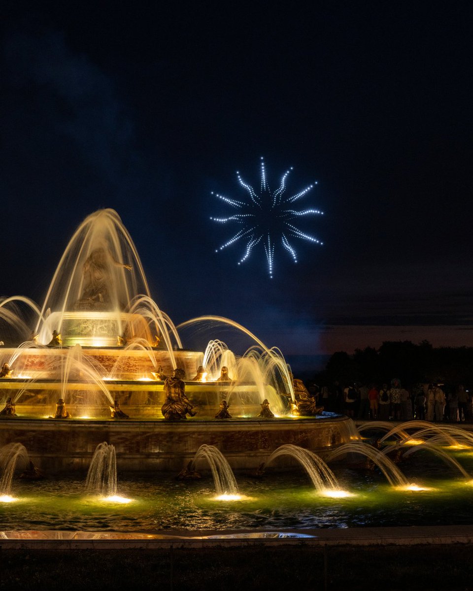 CVersailles's tweet photo. 🇫🇷🎆 Une dernière Féerie des Drones !

Ce samedi 19 septembre aura lieu l’ultime représentation des Grandes Eaux Nocturnes 2026 au château de Versailles. Pour clôturer la soirée en beauté, plus de 500 drones s’envoleront au-dessus des jardins

ℹ️ https://t.co/gBJDx6GpeD https://t.co/1dTD4AFMX2