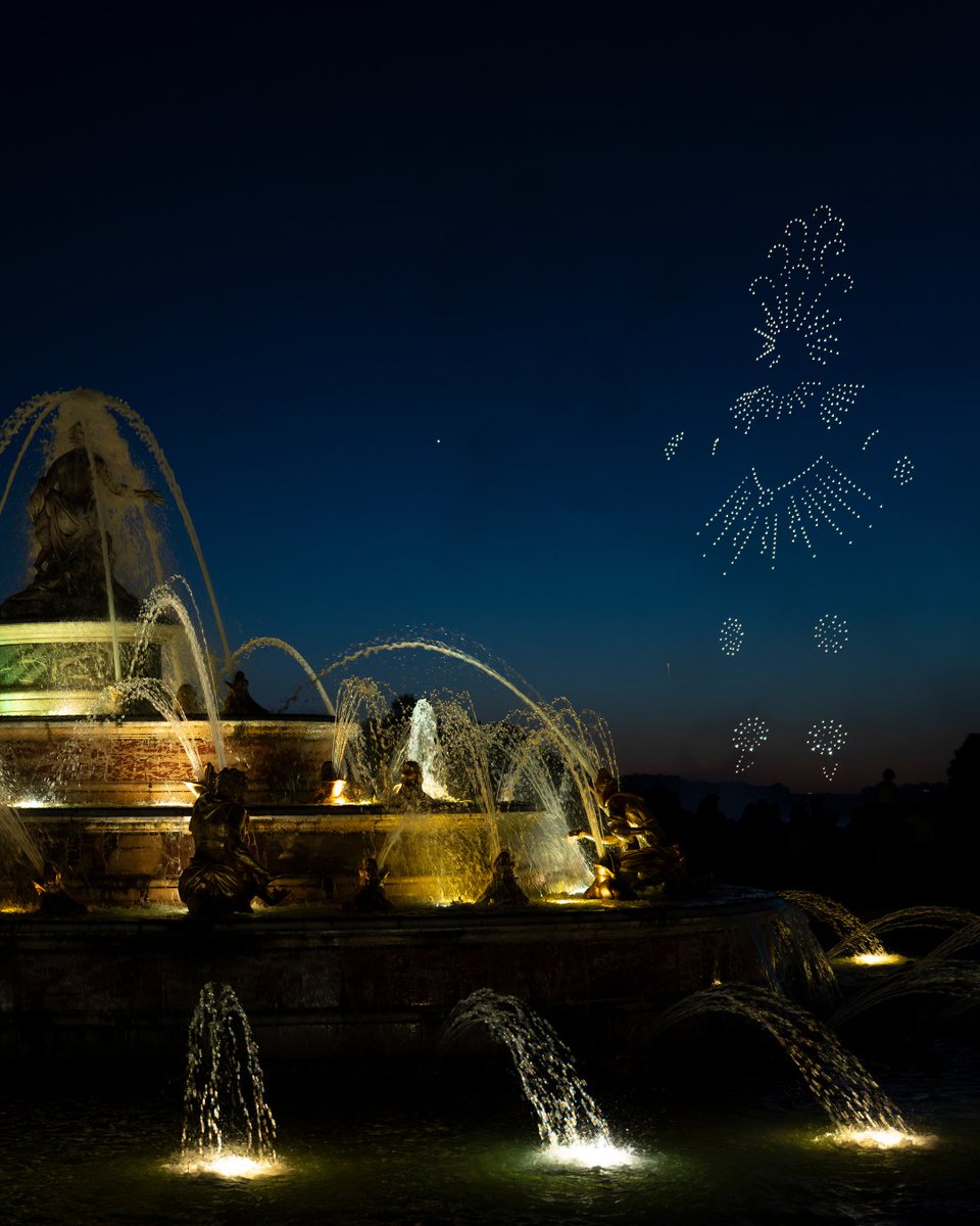 CVersailles's tweet photo. 🇫🇷🎆 Une dernière Féerie des Drones !

Ce samedi 19 septembre aura lieu l’ultime représentation des Grandes Eaux Nocturnes 2026 au château de Versailles. Pour clôturer la soirée en beauté, plus de 500 drones s’envoleront au-dessus des jardins

ℹ️ https://t.co/gBJDx6GpeD https://t.co/1dTD4AFMX2