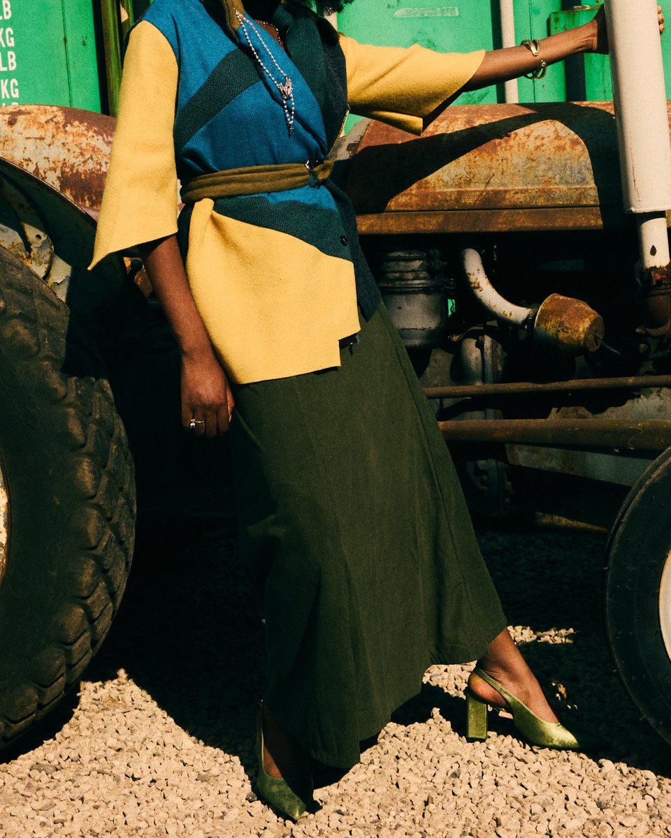 styledbyabdul's tweet photo. (Polished X Insustrial)
For this look, I wanted to balance the structured colour blocked jacket with a relaxed, elongated silhouette, keeping the accessories minimal and letting the natural texture of the Afro remain part of the look.  #fashionstylist #editorial #highfashion https://t.co/5F2XeCfqrB