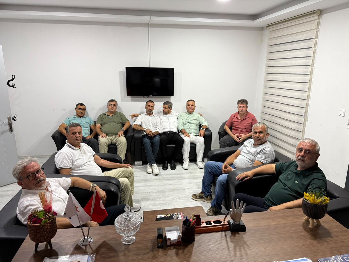 Celalgoger's tweet photo. Cumhurbaşkanımız ve @Akparti Genel başkanımız, 
Sayın @RTErdogan beyefendinin yol arkadaşı anadolumuzun yiğit evladı, 
Mehmet Metiner  Abimizi Fethiye İlçe teşkilatımızda ağırladık.
Nezaketi için şükranlarımızı sunuyoruz.
@AKGMTeskilat 
@MetinerBasin https://t.co/YMIrBF2fm2