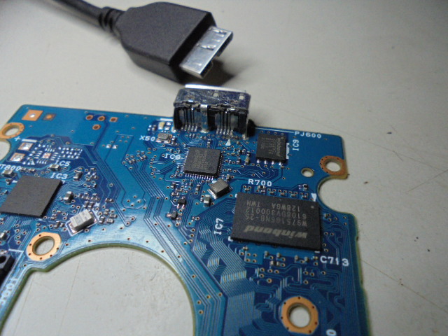 2diskdisk's tweet photo. 【LINE語音】TOSHIBA東芝CANVIO外接式硬碟A5→2TB長期接在ASUS華碩筆記型電腦使用～某天辦公室的筆電冒煙燒毀也導致硬碟無法讀取→要修好TOSHIBA東芝A5硬碟～取Micro USB 3.0傳輸線→臺北市松山區－胡先生【插入TOSHIBA東芝硬碟電路USB接座】
https://t.co/8VgvJTe7R4 https://t.co/A8KnbaNved